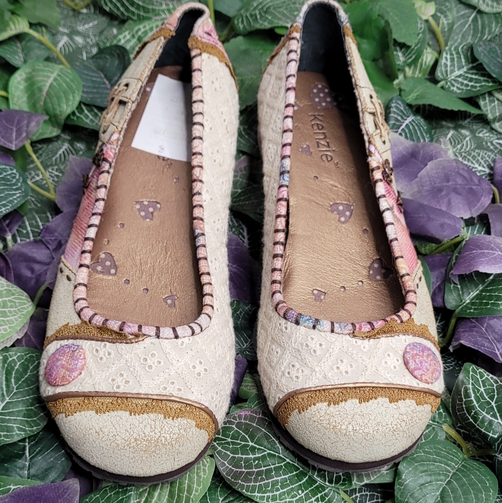 NWOT Kenzie Beige Cloth Slip-On Shoes in a women's size 8M